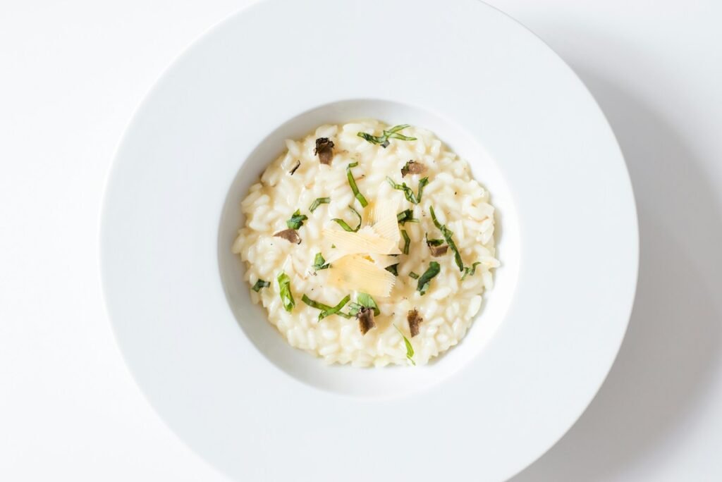 Risoto servido em uma tigela