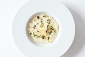 Risoto servido em uma tigela